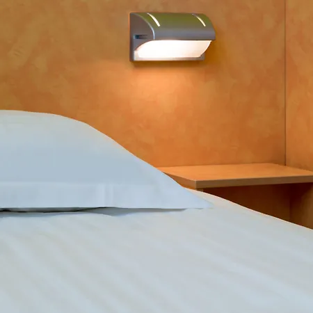 The Originals Access, Saint-flour Hotel 2*